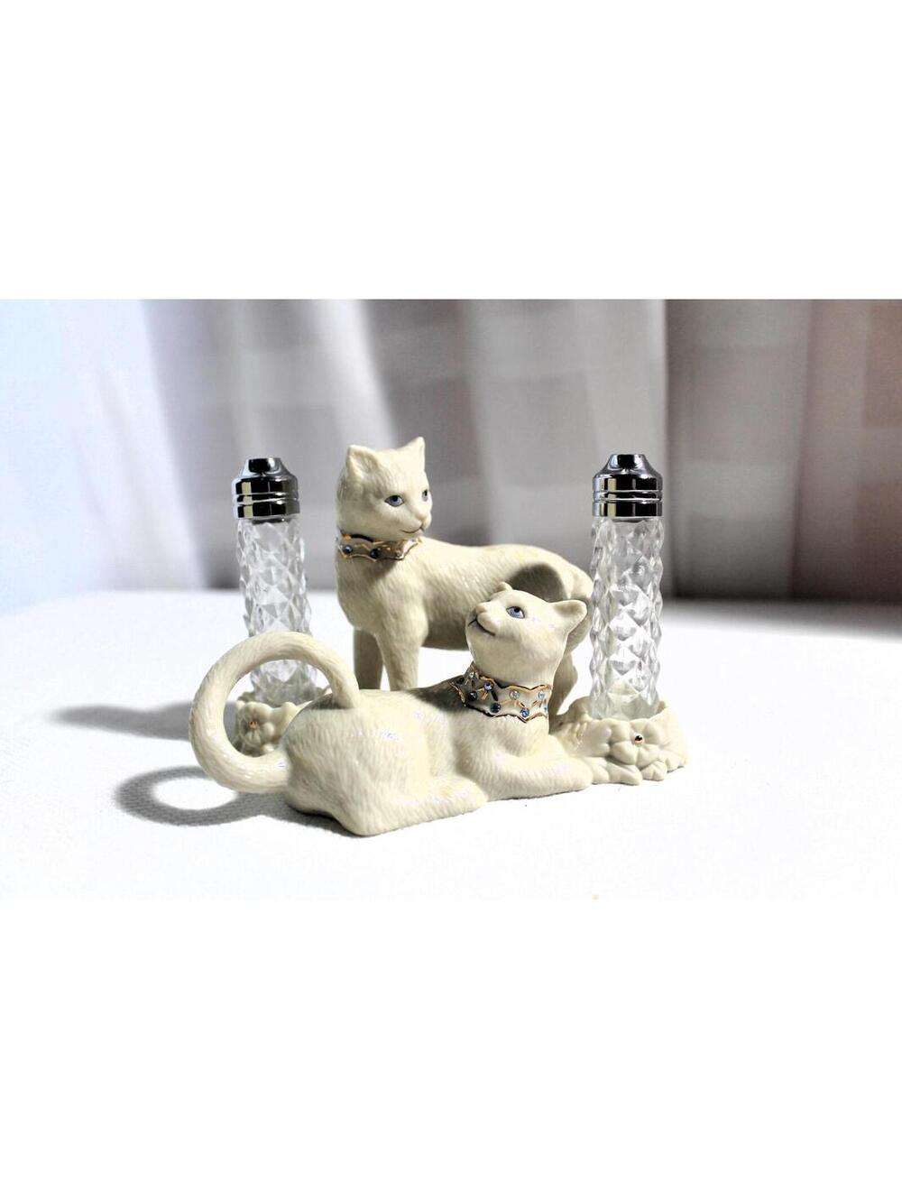 Vintage Lenox "Sitting Pretty" Salt and Pepper Shaker Set w/ Box, 2003